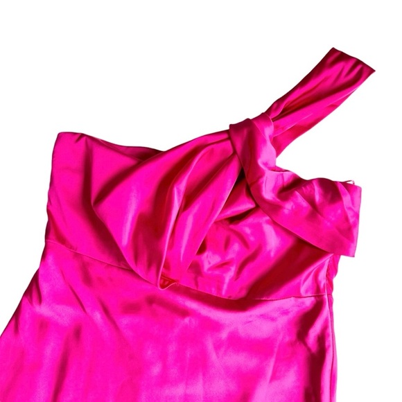 NWT Showpo. hot pink magenta fuchsia Carmella midi dress one-shoulder twist 10 - Picture 6 of 16